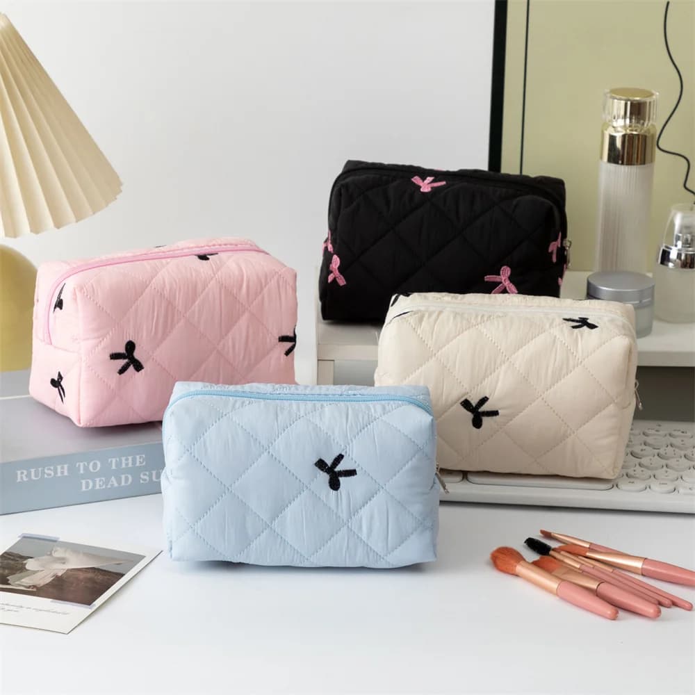 ISKYBOB Borsa per cosmetici trapuntata con fiocco in cotone per auricolari da viaggio portatili da donna Cavo dati Custodia per rossetto Borsa per trucco