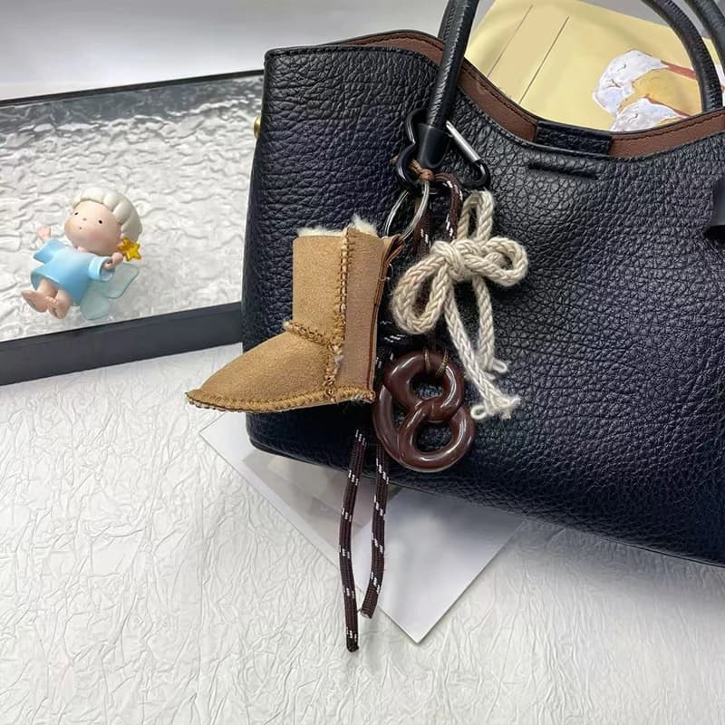 Cute Snow Boots Phone Bag Pendant Chain Accessories Aesthetic Shoes Heart Shap Decoration Charm Keychain Gift