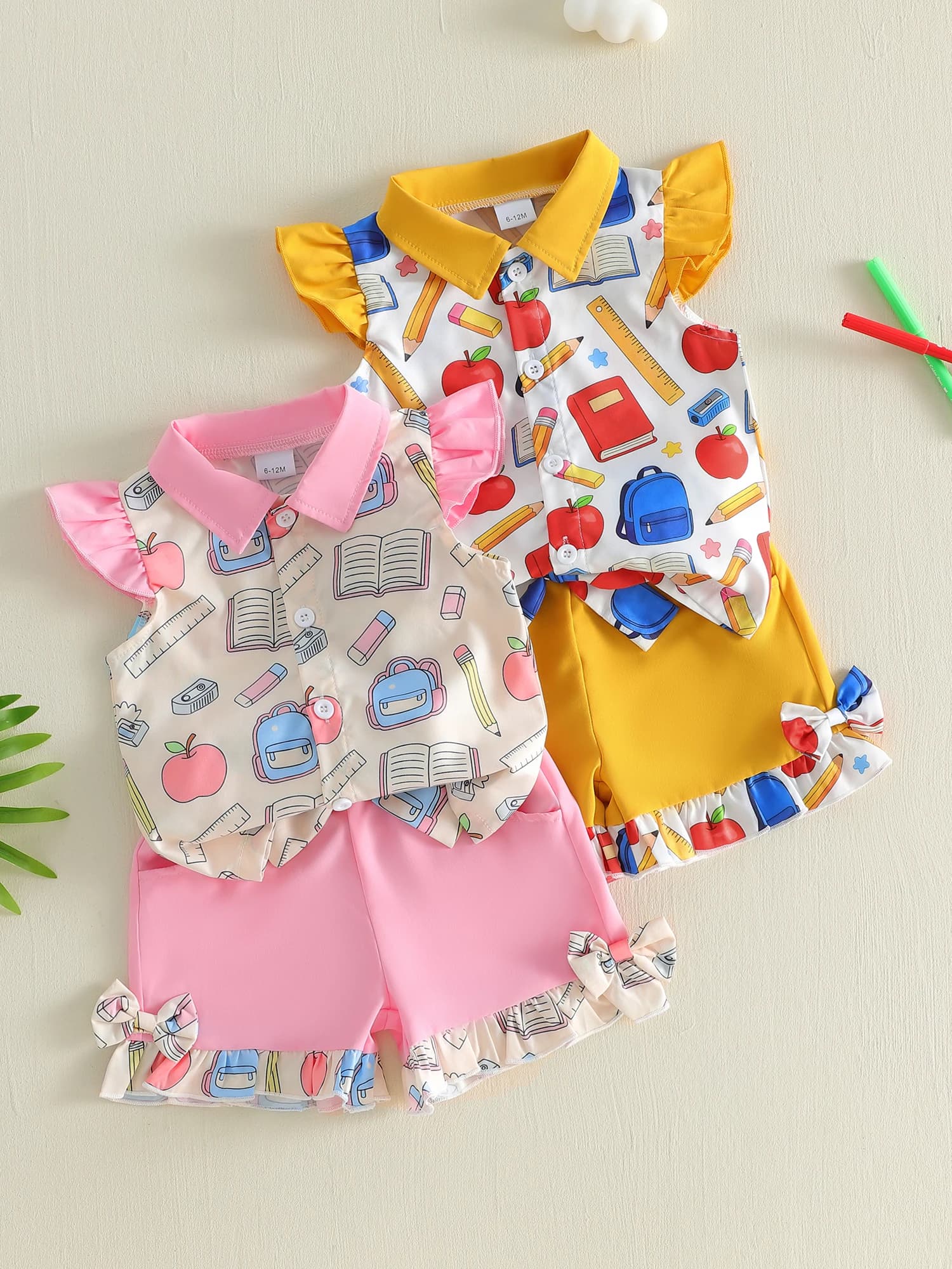 Set di abiti per il ritorno a scuola per ragazze con camicia con bottoni e stampa di libri e matite, pantaloncini elasticizzati e cintura - Adorabile ed elegante