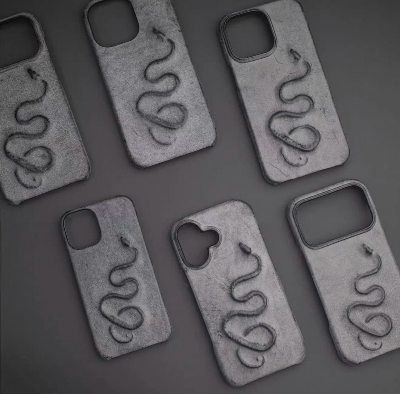 Three-dimensional snake-shaped relief embossed creative leather phone case, suitable for iPhone.