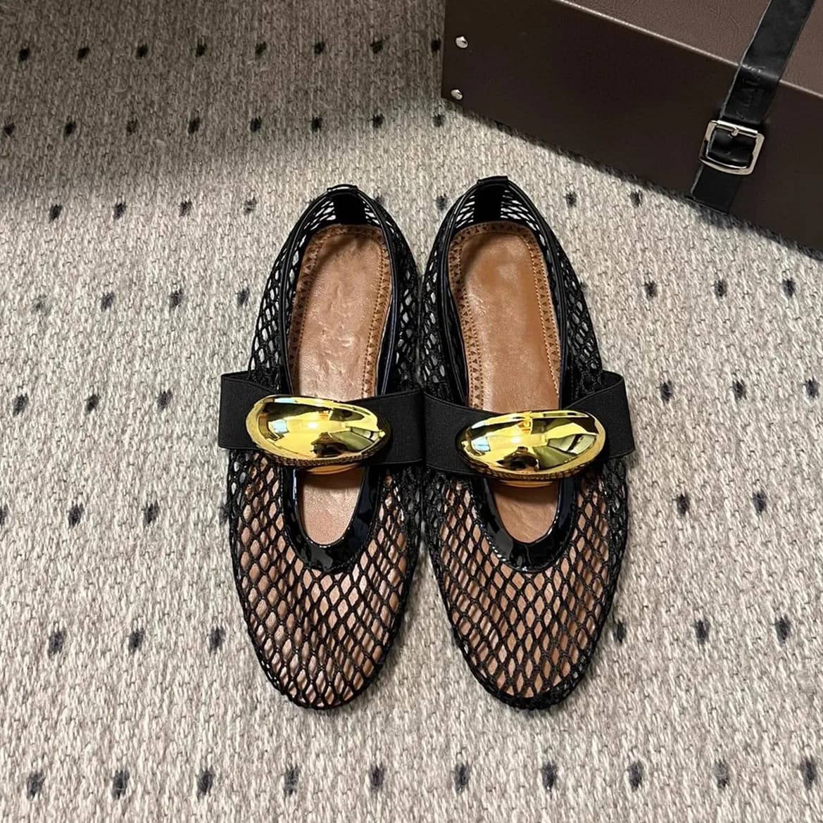 Nuove Scarpe da Balletto in Rete Primavera/Estate 2026 con Un Bottone, Sandali Donna a Rete con Diamanti e Rivetti, Scarpe Mary Jane Scavate con Dettagli Acquatici