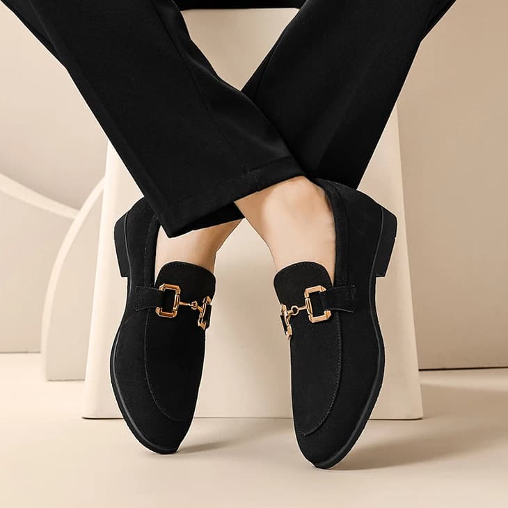 Mocassini casual da uomo nuovi estivi con fibbie in metallo e scarpe a fagioli giovanili traspiranti leggere e semplici in pelle scamosciata