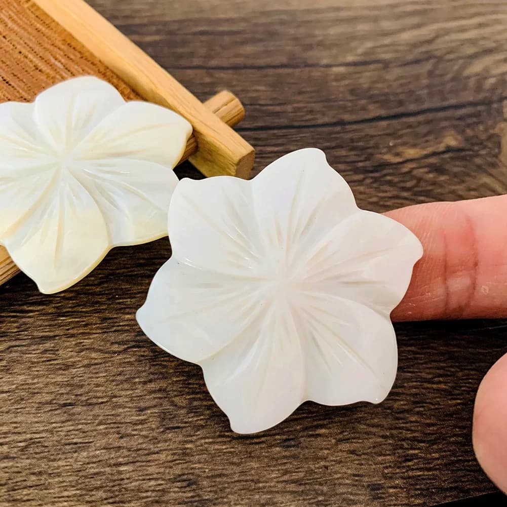 2 pezzi di ciondolo a conchiglia di fiore bianco madreperla delicati perline sfuse orecchini donna fai da te spilla a forcina accessori per la creazione di gioielli