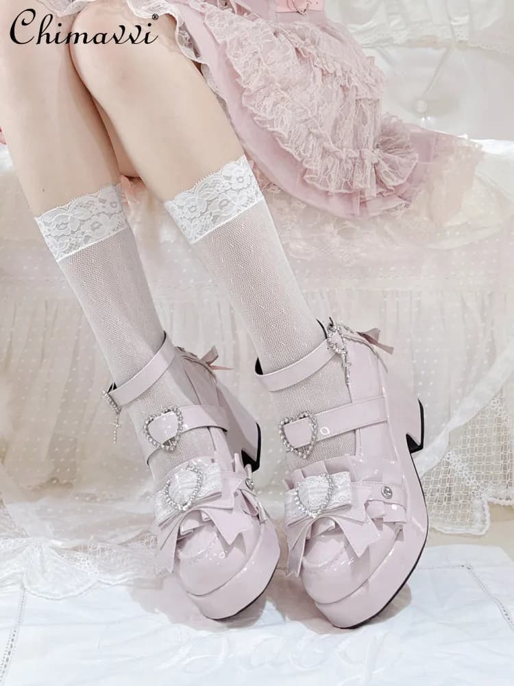 Scarpe originali con suola spessa prodotte in serie Scarpe con plateau giapponesi dolci e pesanti con fiocco Scarpe con tacco medio principessa serie Mine