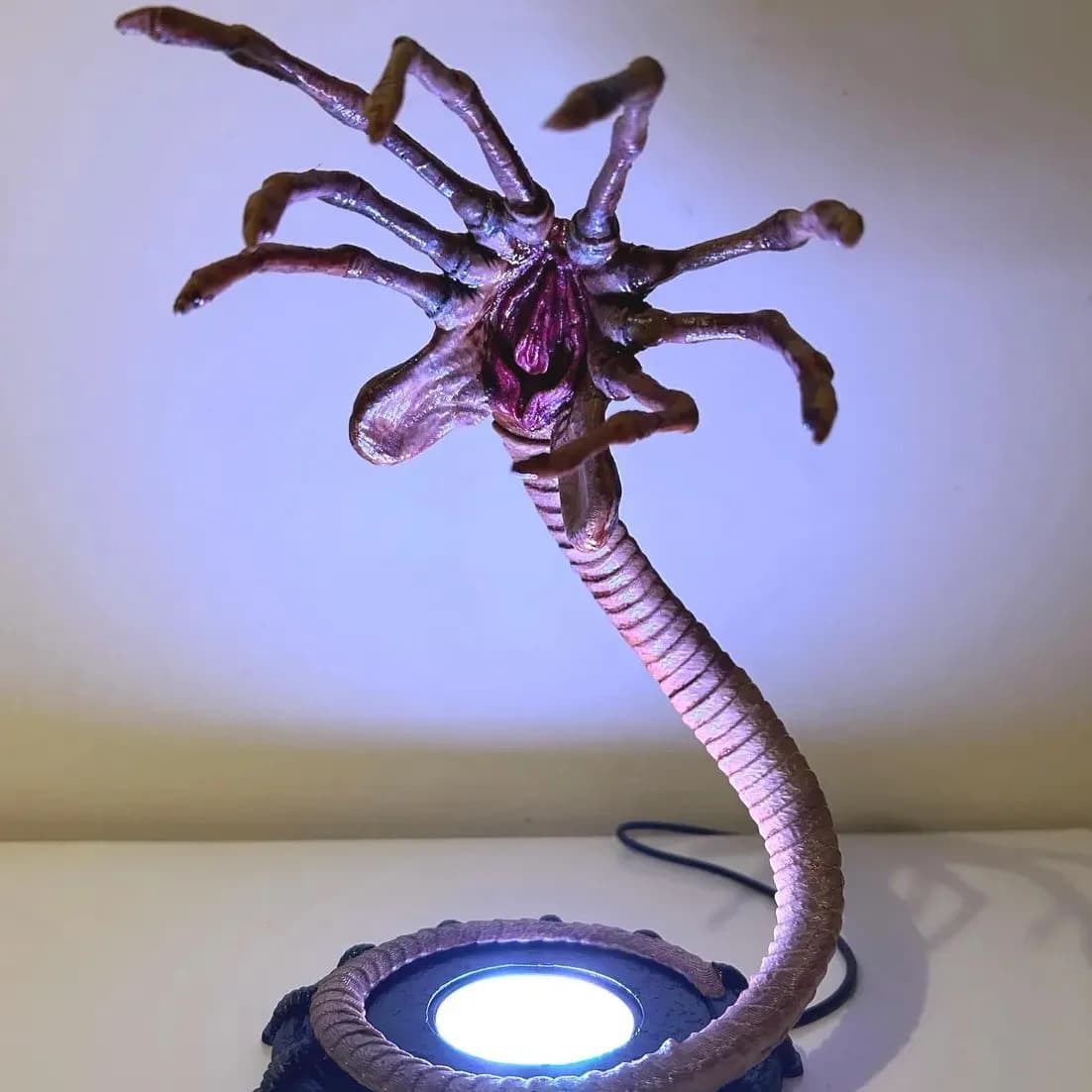Lampada Notturna Alien Facehugger, Decorazione Halloween Lampeggiante con Luci LED, Atmosfera Horror per Feste in Casa