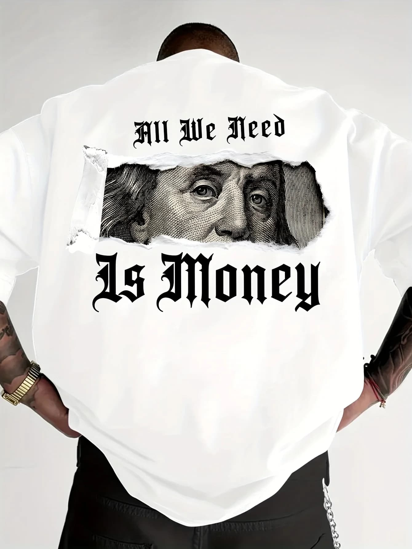 T-Shirt da Uomo in Cotone 100% con Stampa Gotica 'All We Need Is Money' e Banconote, Ideale per Streetwear Estivo e Uscite Urbane