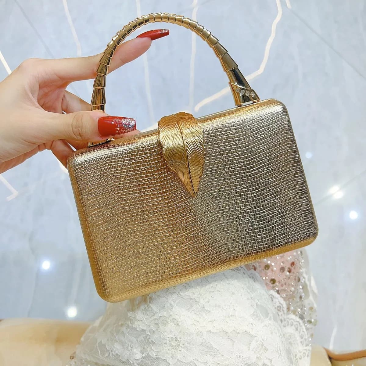 Borsa a mano con chiusura a foglia in metallo serpentino alla moda, pochette da sera di lusso da donna, piccola borsa da sposa, borsa a tracolla per feste