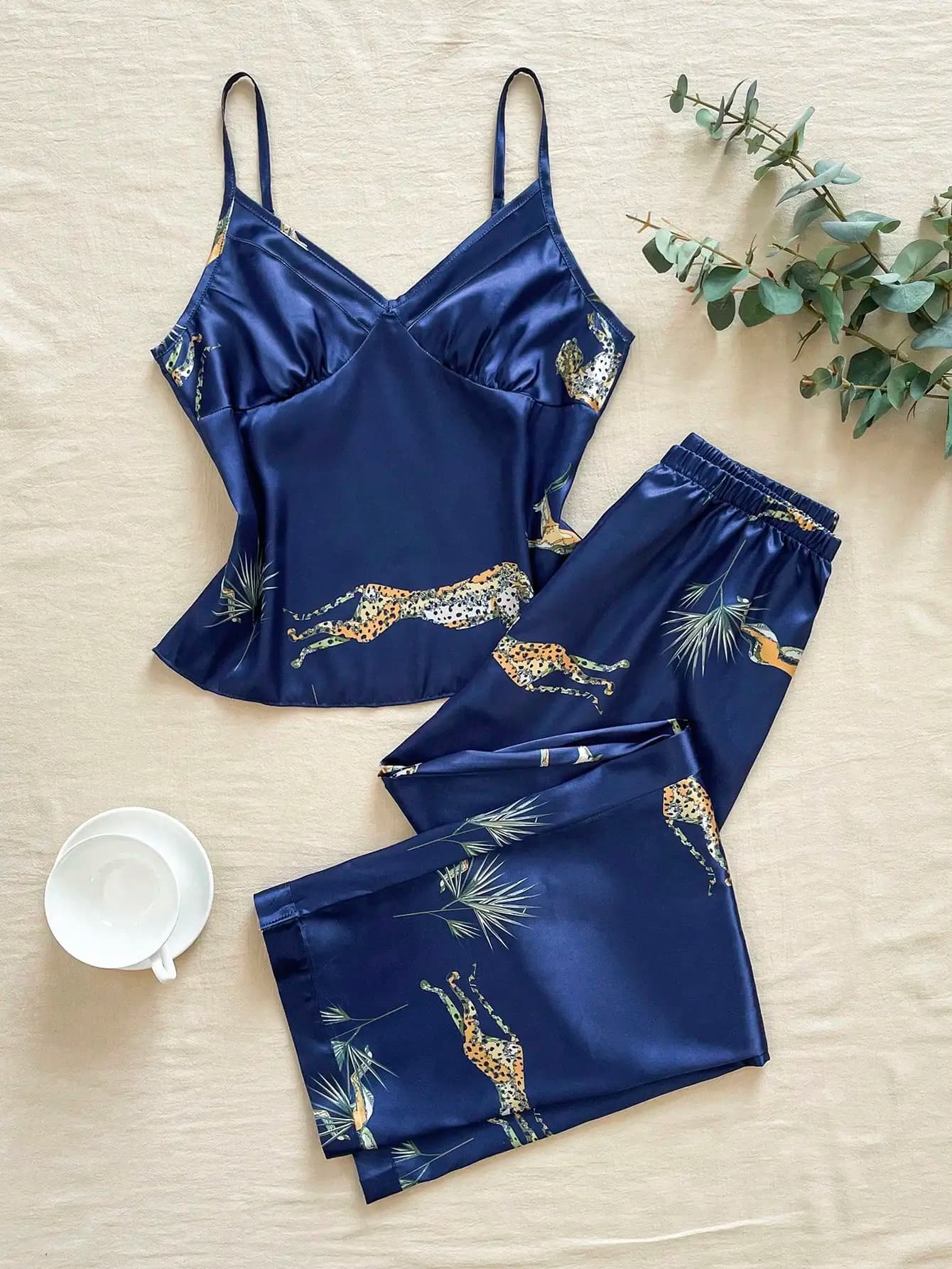 Set pigiama da donna in raso blu navy con canotta e pantaloncini con stampa di gatti selvatici