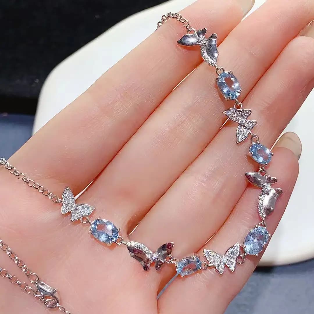 Collana in Acquamarina Naturale, Farfalla in Argento 925, Girocollo Lussuoso Stile Fiabesco, Gioiello con Gemma Oceanica, Regalo per Donne