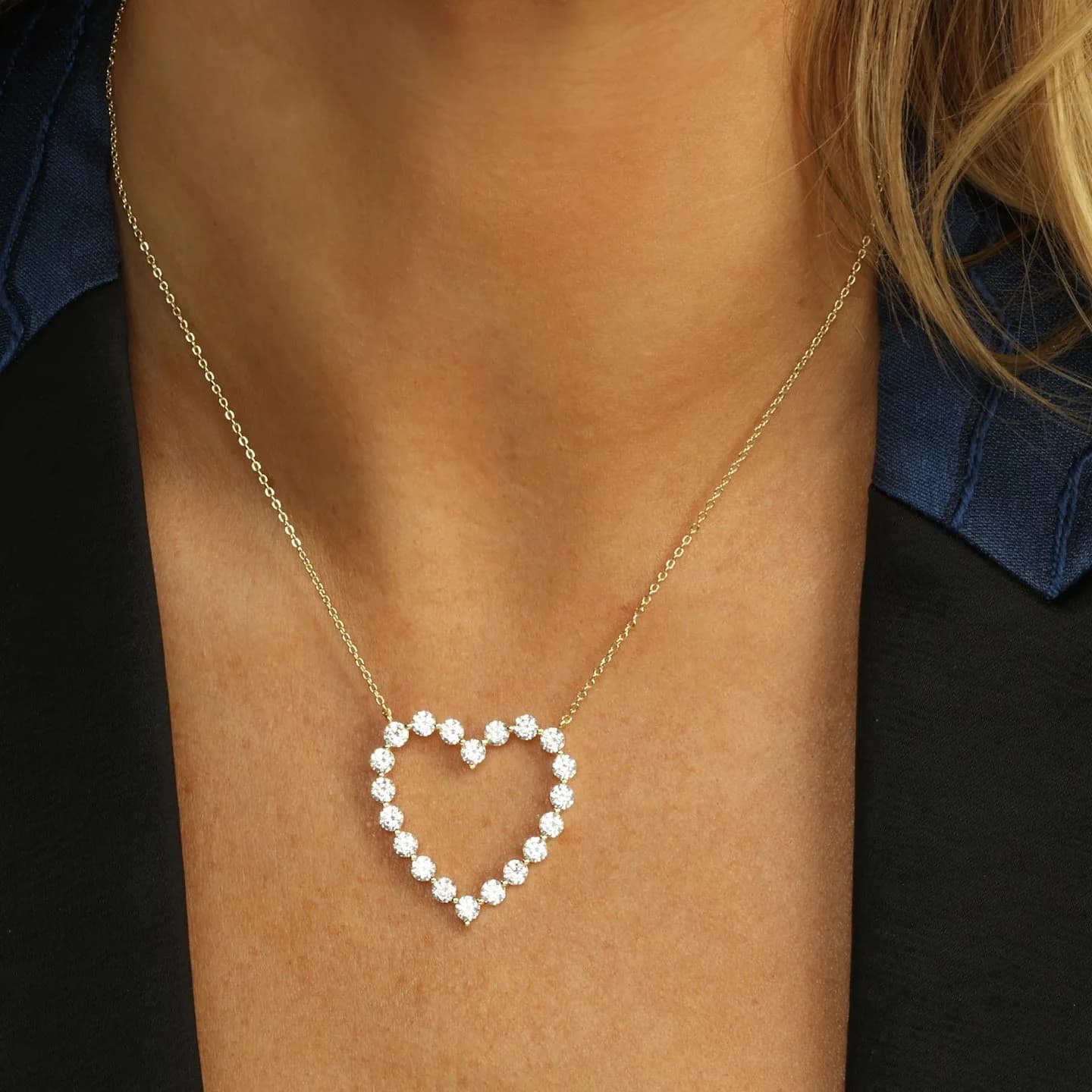 2024 Valentine's Day Gift Fashion Jewelry For Girlfriend Iced Out Bling 5A CZ Hollow Heart Pendant Necklace
