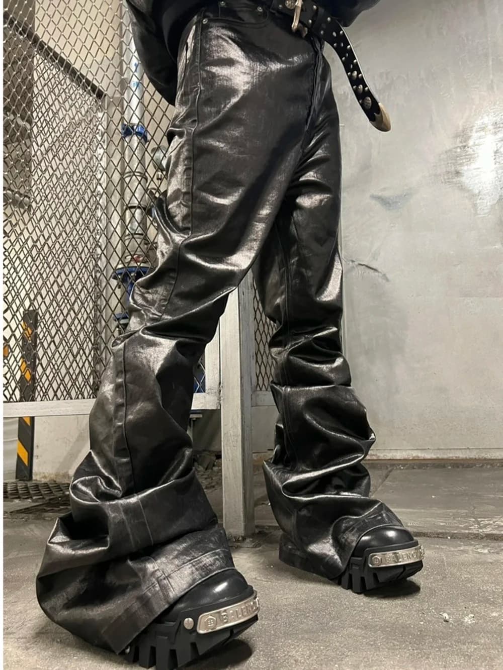 Pantaloni in pelle PU lucida a gamba larga High Street con taglio a stivale da uomo e da donna Jeans casual larghi dritti Pantaloni svasati oversize