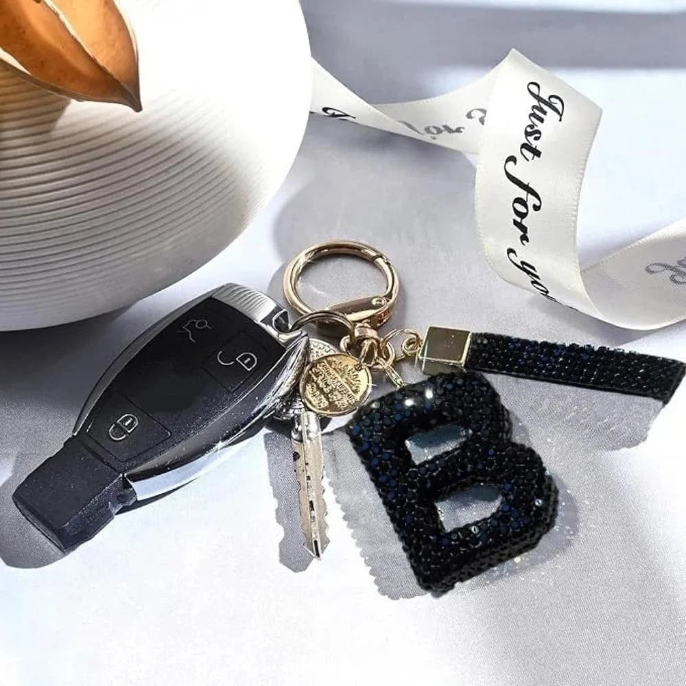 Exquisite Lucky Charm Letter Key Chain Shiny Ornaments Crystal Letter Pendant Luxury Key Ring Bag Hanging Men Accessory