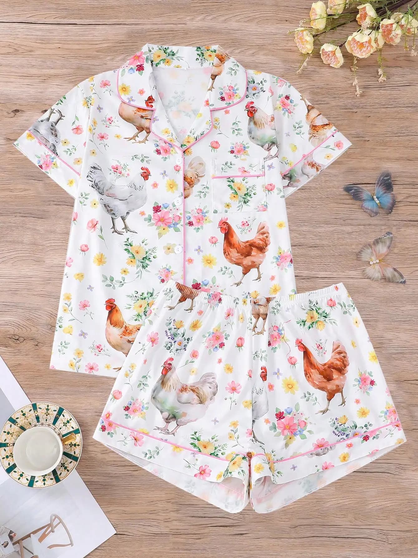 Set pigiama da donna con stampa floreale e motivo a pollo, camicia a maniche corte con colletto e pantaloncini con elastico in vita