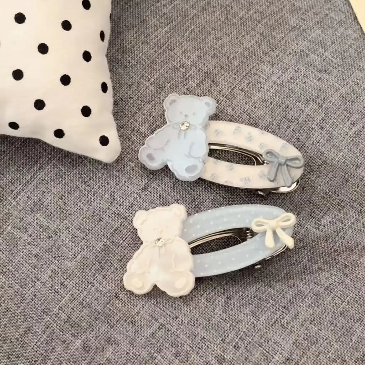 Fermagli per Capelli Y2K Blu e Bianchi a Forma di Orso per Donne, Graziose Mollette in Acrilico con Fiocco e Strass, Accessori per Capelli, Gioielli