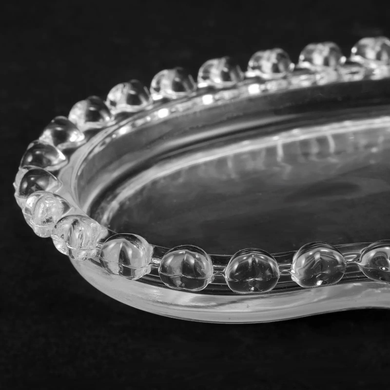 Glass Heart Tray Elegant Serving Dish for Snacks Desserts Fruits Candy Dried Foods Jewelry Display Home Decor Coffee Table Tray