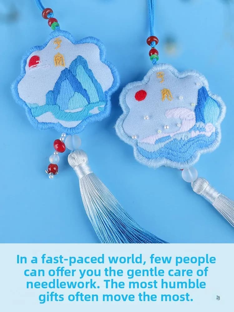 Kit Materiale Ricamo Fai da Te: Ciondolo Pace Ricamabile, Decorazione da Appendere per Fidanzato, Set Cucito Artigianale Fatto a Mano
