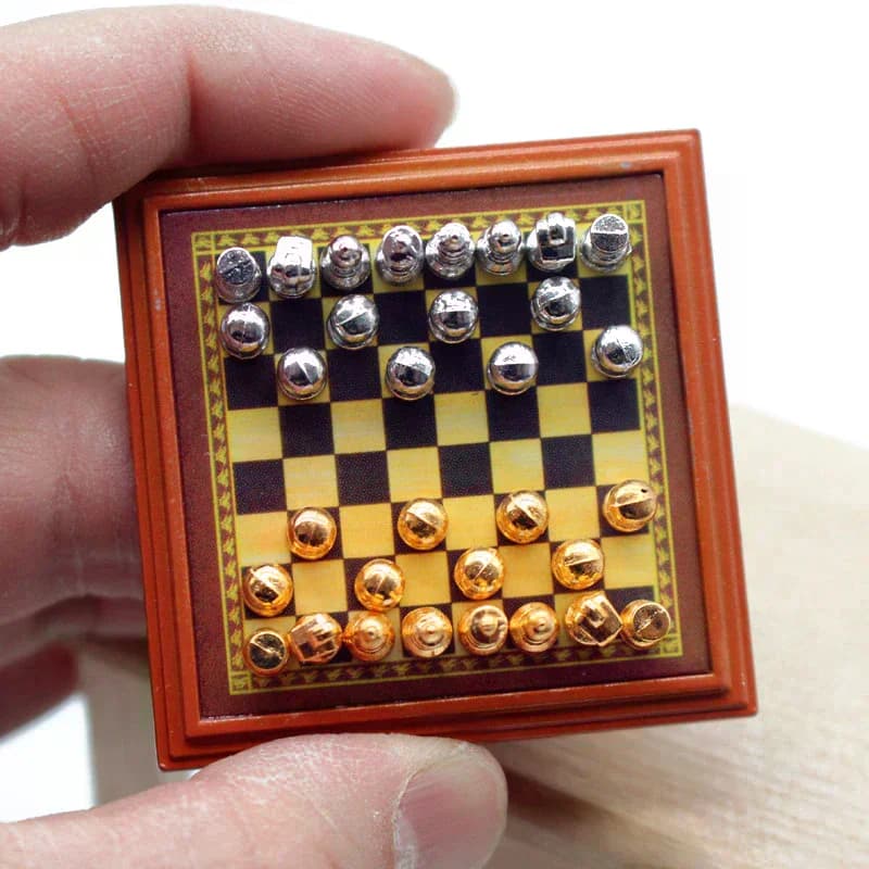1:12 Dollhouse Miniature Alloy International Chess Set Checkerboard Chess Table Set Soldier Scene Model Home Decor Kids Toy 1Set
