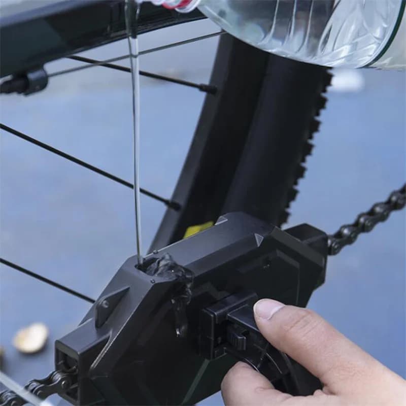 Detergente per catena per bicicletta portatile Detergente per catena da ciclismo magnetico potente per bici da strada Scatola per spazzole per pulizia mountain bike