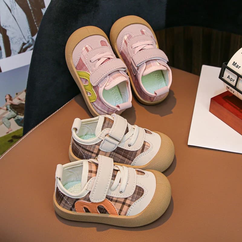 Scarpe per bambine primavera estate 2026: scarpe da passeggio alla moda e comode con suola morbida, scarpe casual per bambini