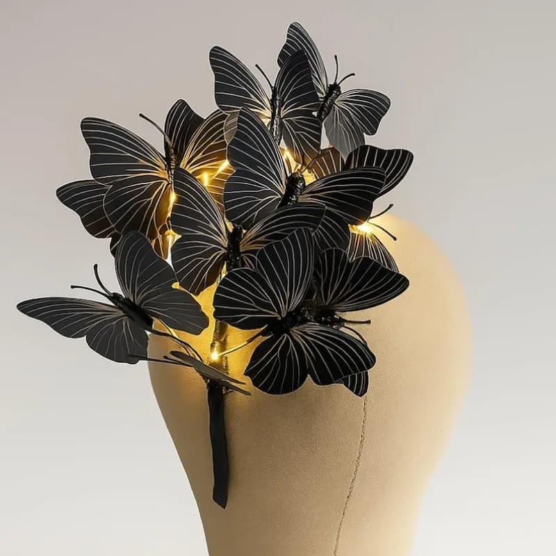 Fascia per capelli con farfalla nera Goth - Corona illuminata a LED per matrimonio di Halloween - Copricapo da fiaba in plastica (alimentato a batteria)