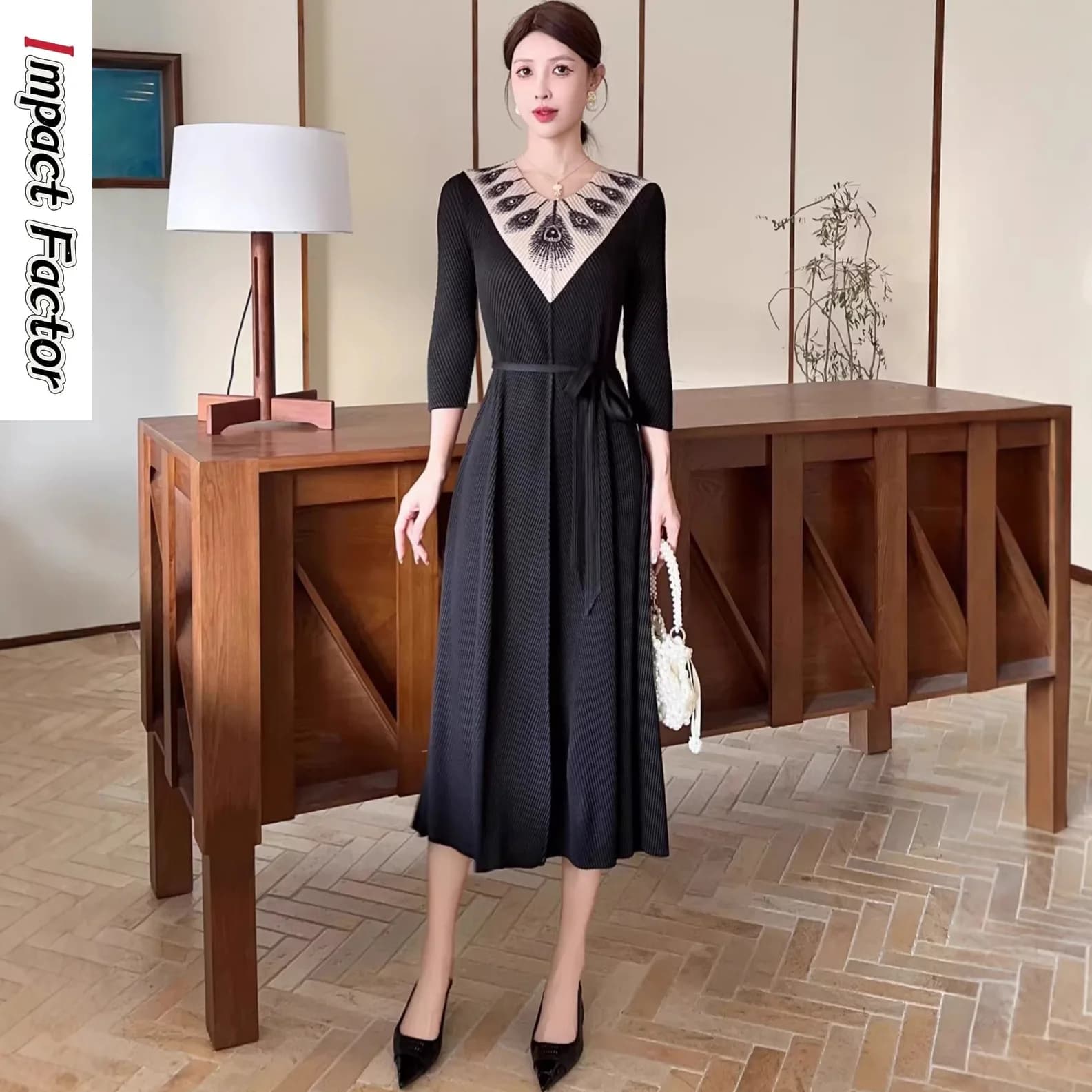 Miyake Pieghettato Nuovo Autunno Inverno Alla Moda Scaglie di Pesce Abito A Pieghe Con Scollo A V Manica a Sette Quarti Grande Pendolo Gonna A Pieghe