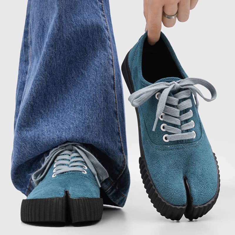 Unisex Canvas Tabi Sneakers Men’s Women’s Split Toe Flats Women Low Top Tabi Shoes Pig Hoof Shoes Woman Loafers Zapatos De Mujer