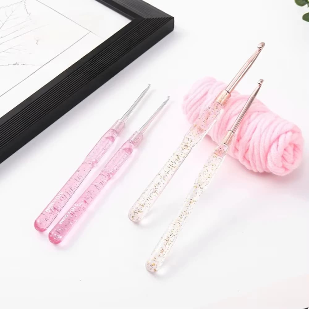 7 PCS Aluminum Crochet Hooks Set (2.0-5.0mm) with Colorful Clear Handles for Yarn Knitting DIY Hats Scarves Amigurumi Crafts