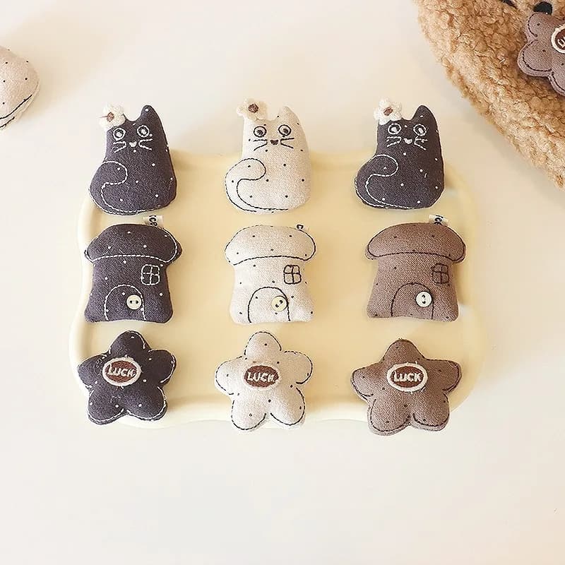 Spilla a Forma di Casetta per Gatti in Tessuto Coreano, Design Carino e Versatile per Autunno e Inverno, Decorazione per Borse, Scarpe e Cappelli