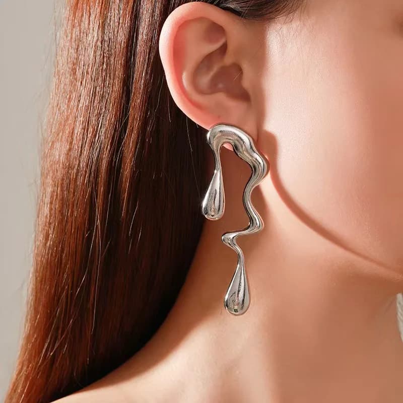 Orecchini a Goccia in Metallo Liquido per Donne, Orecchini Irregolari Fluidi, Gioielli Minimalisti dal Design Chic e Audace