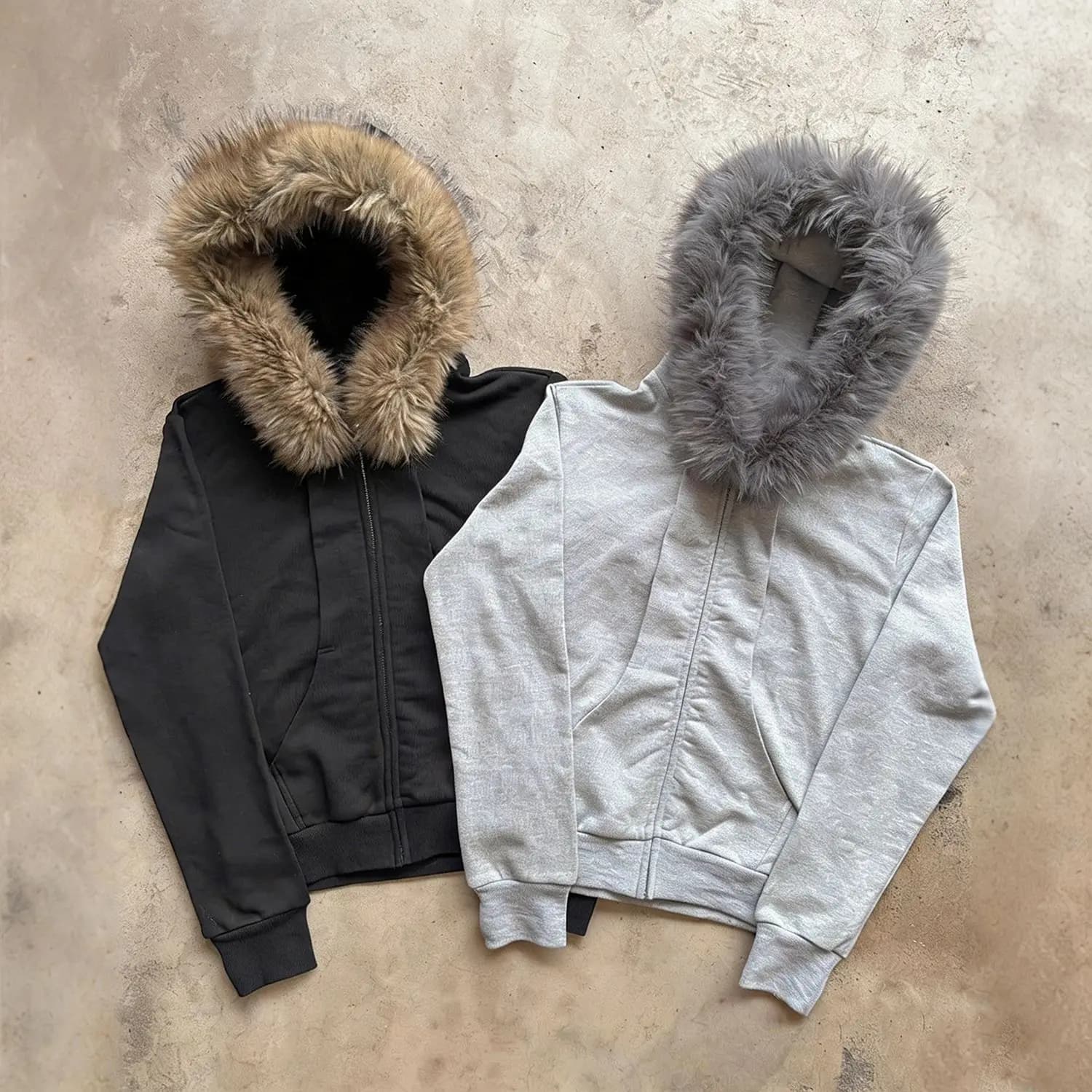 Giacca con Cappuccio e Zip con Bordo in Pelliccia Sintetica da Uomo 2026 Nera Oversize Stile Y2K Streetwear