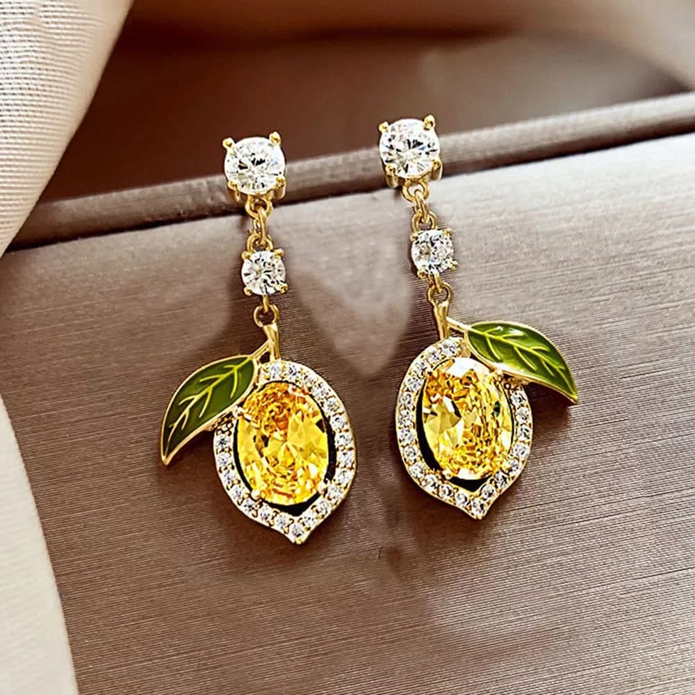 1 paio di eleganti orecchini pendenti a forma di limone con strass per donna, orecchini con cristalli gialli tono oro e foglie in smalto verde, graziosi gioielli con design a frutta, ideali per l'uso quotidiano, feste e regali