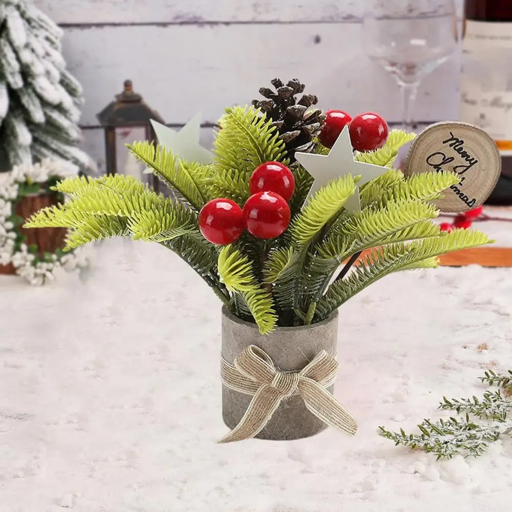 Durable Christmas tree in festive PVC Set of artificial plants in Christmas pot for home office decoration Mini table trees with pine