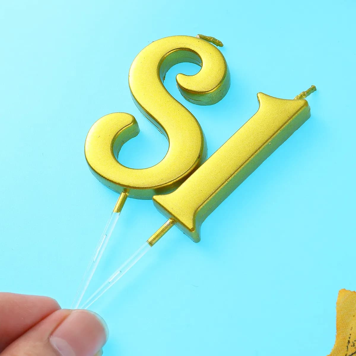 2Pcs Gold Birthday Number Candles Smokeless Wax Glow Bright Number 18 Candles for Cakes Birthday Party Decoration
