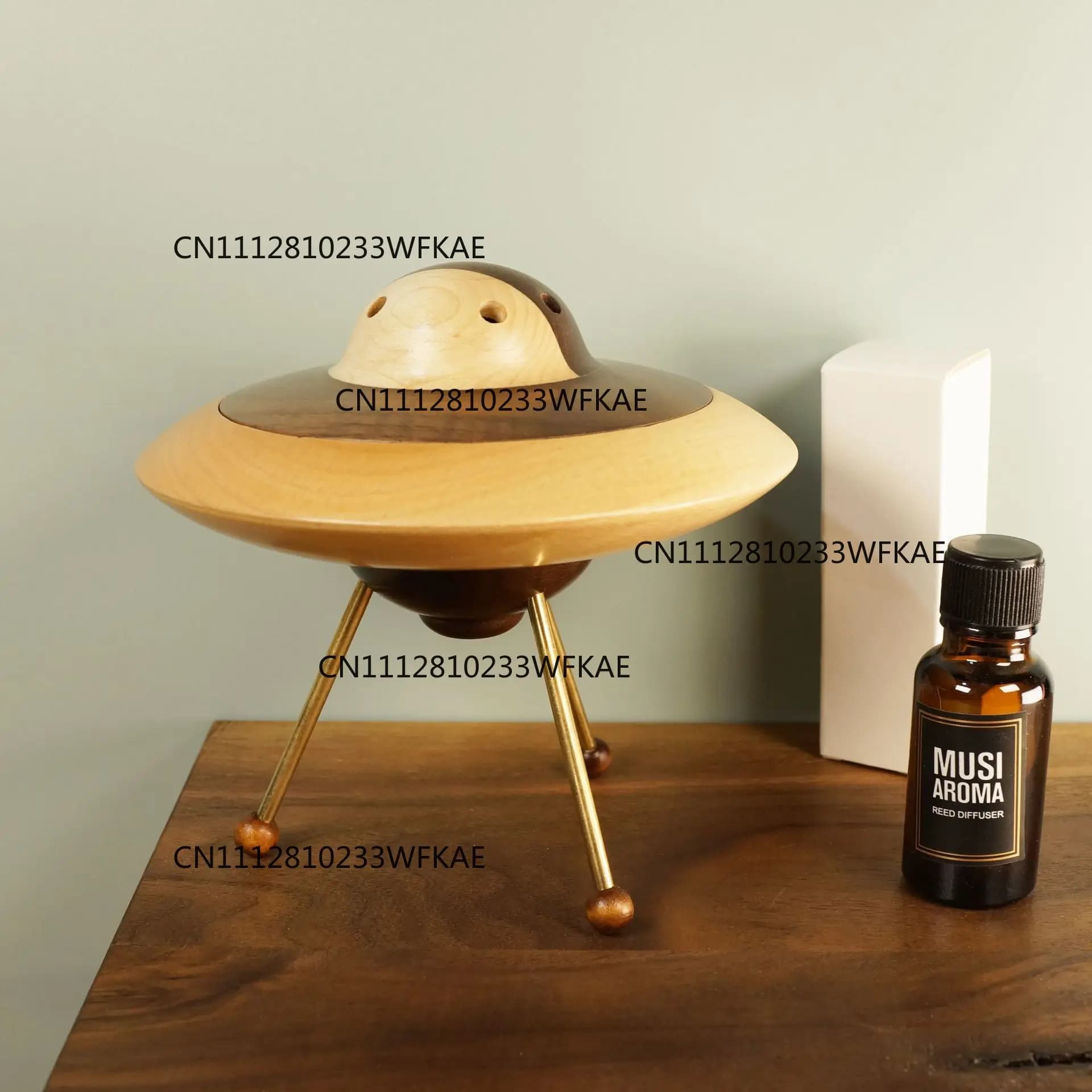 Flying saucer diffuser UFO essential oil diffuser wood household wood fireless aromatherapy desktop ornament gift solid wood