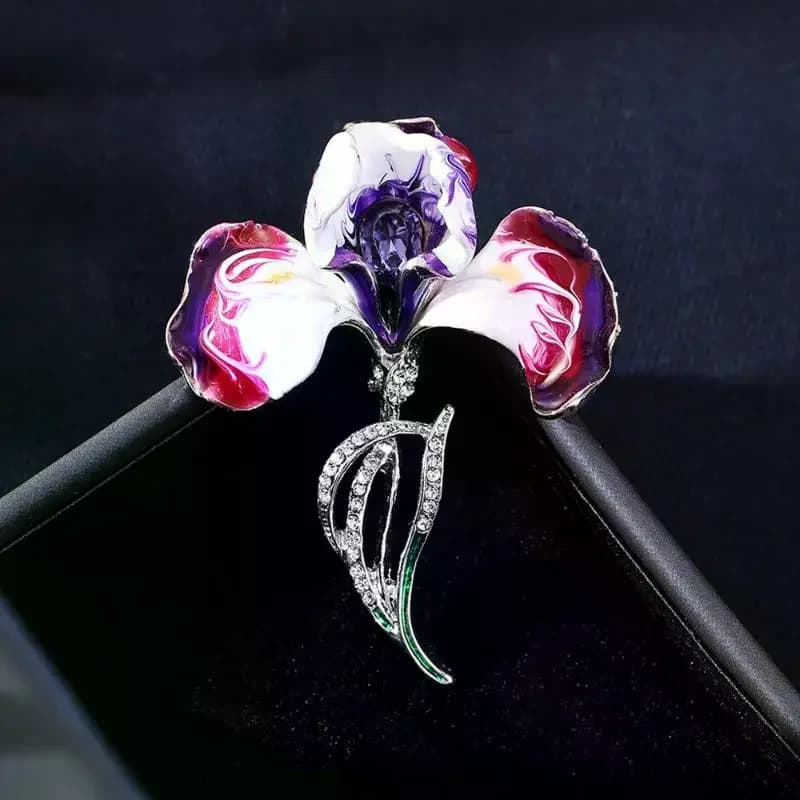 Splendida spilla da donna con orchidea viola in smalto e strass; eccellente accessorio per abbigliamento, zaino, gioielli, regalo