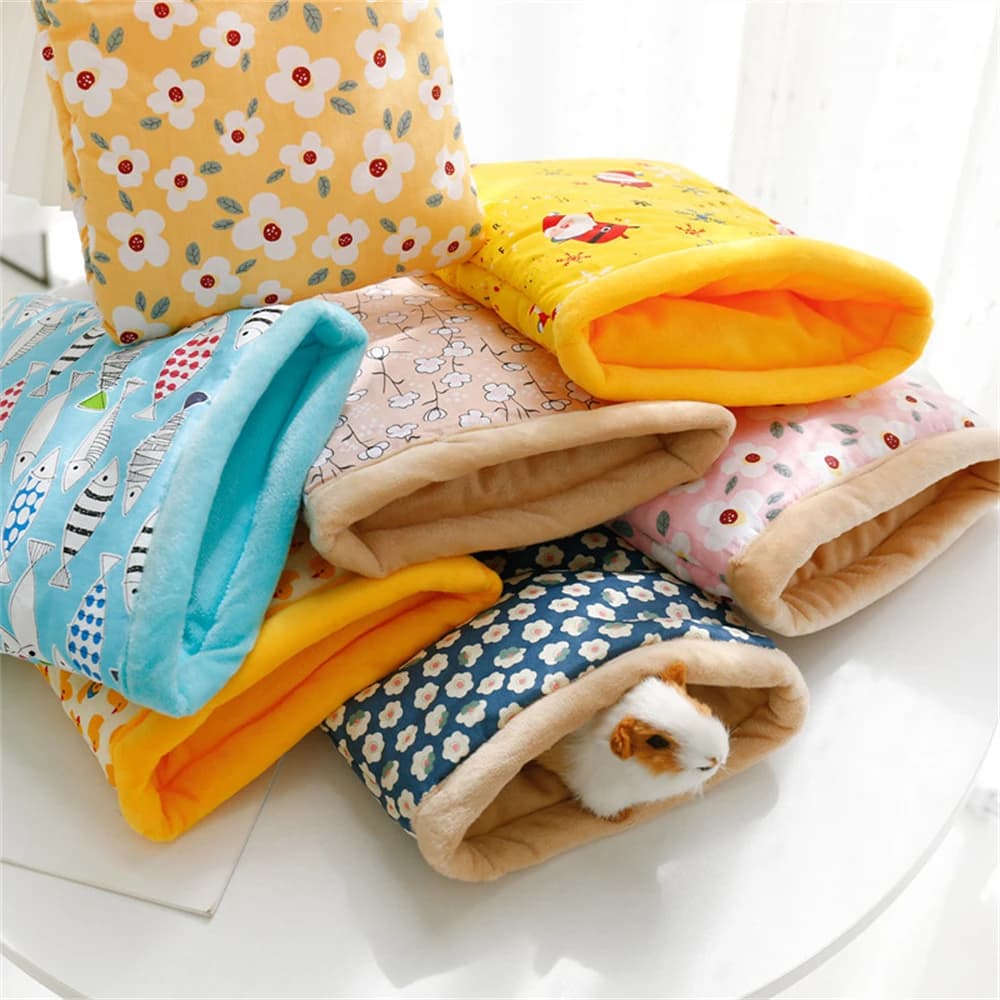 Cartoon Flower Santa Claus Guinea Pig Sleeping Bags Soft Cotton Hedgehog Rat Cage Pet Rest House Hut Tent Hamster Accessories