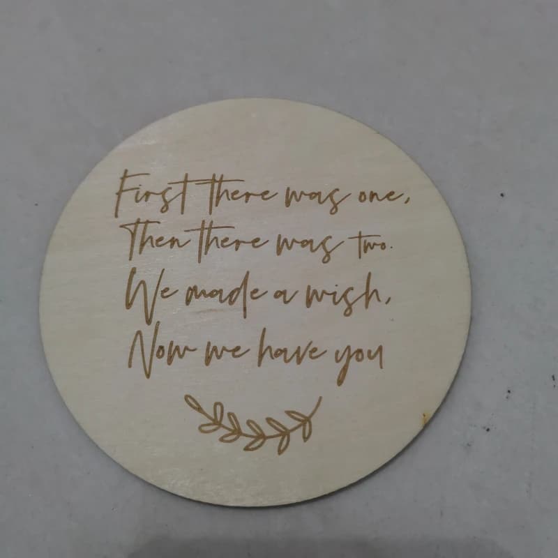 20 pieces We Made A Wish New Baby Plaque Wooden Baby Reveal Disc for Pregnancy Wooden Engraved Laser Medie Sociale Plate Lay Prop