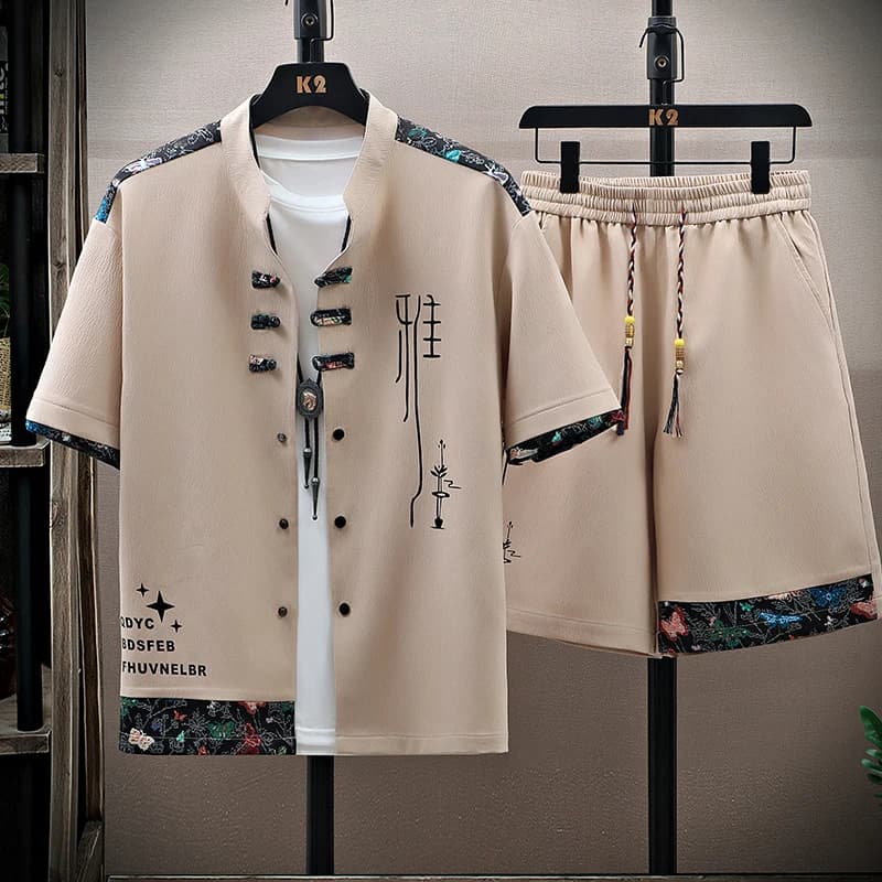 Completo Casual da Uomo: Camicia + Pantaloncini, Stile Cinese Estivo 2026, Abbigliamento Sportivo con Motivo a Lettere, Set Due Pezzi, Camicia Monopetto + Pantaloncini