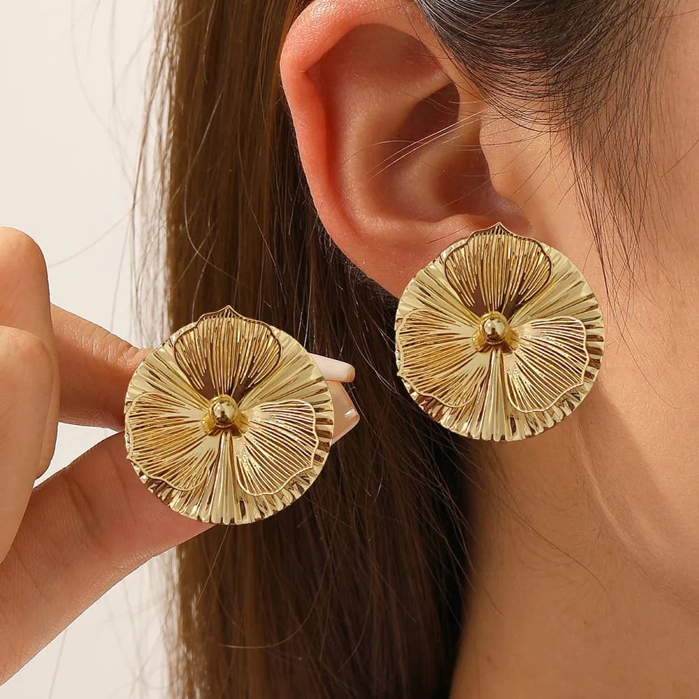 Metal disc flower ears European and American INS style high-end fashion design trend earrings