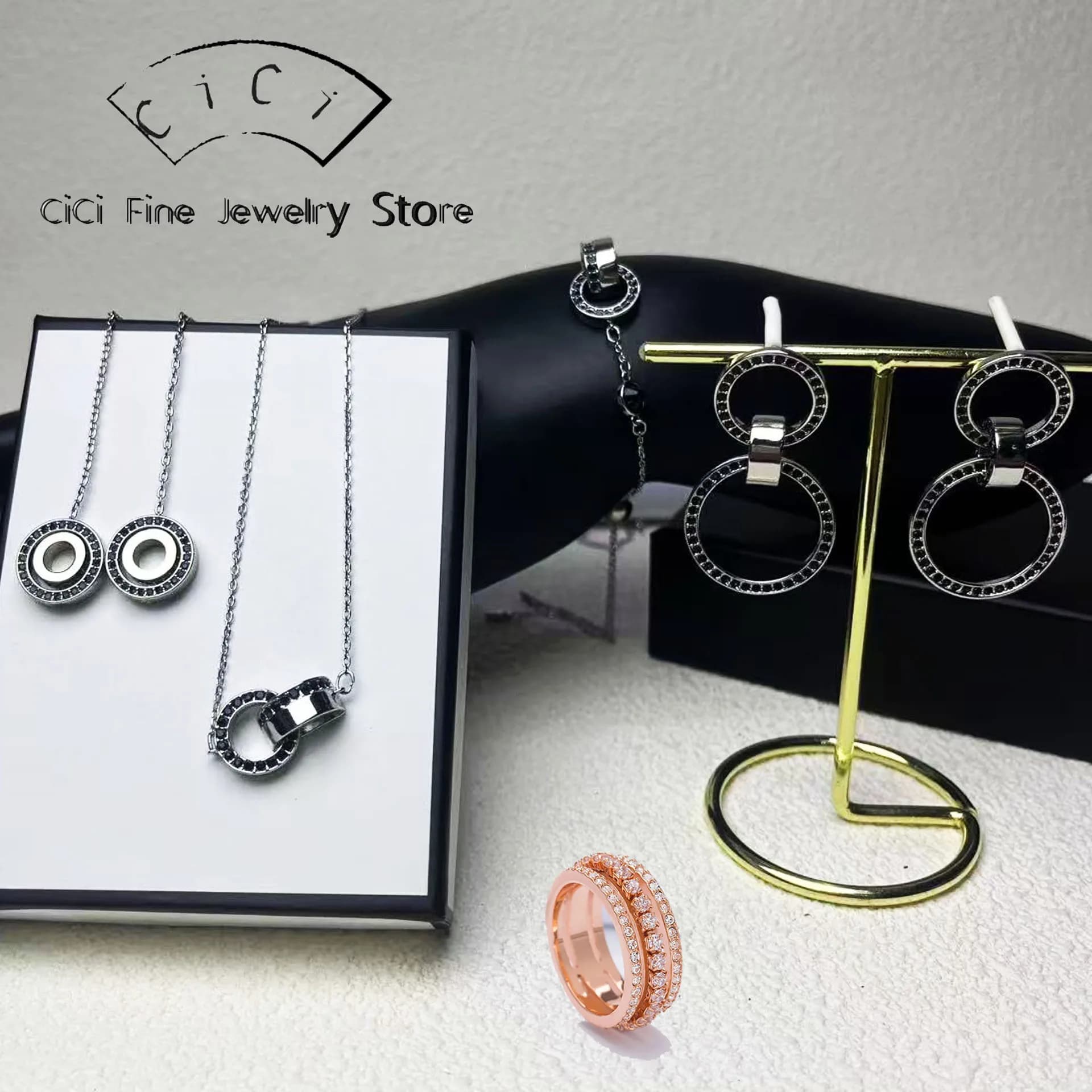 Set di Gioielli di Lusso 2026, Design Elegante per Donne, Orecchini Traforati, Collana, Bracciale, Anello, Regalo Romantico
