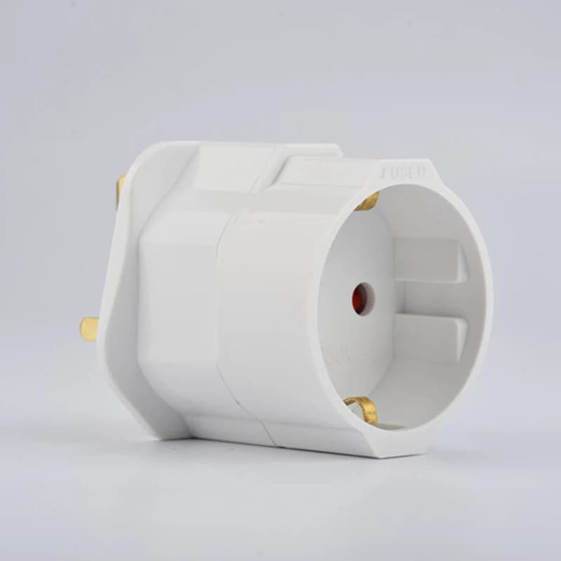 Adattatore universale da viaggio bianco/nero 250V 13A, da 2 pin EU a 3 pin UK con fusibile, convertitore di alimentazione A6 (1/3/5 pezzi)