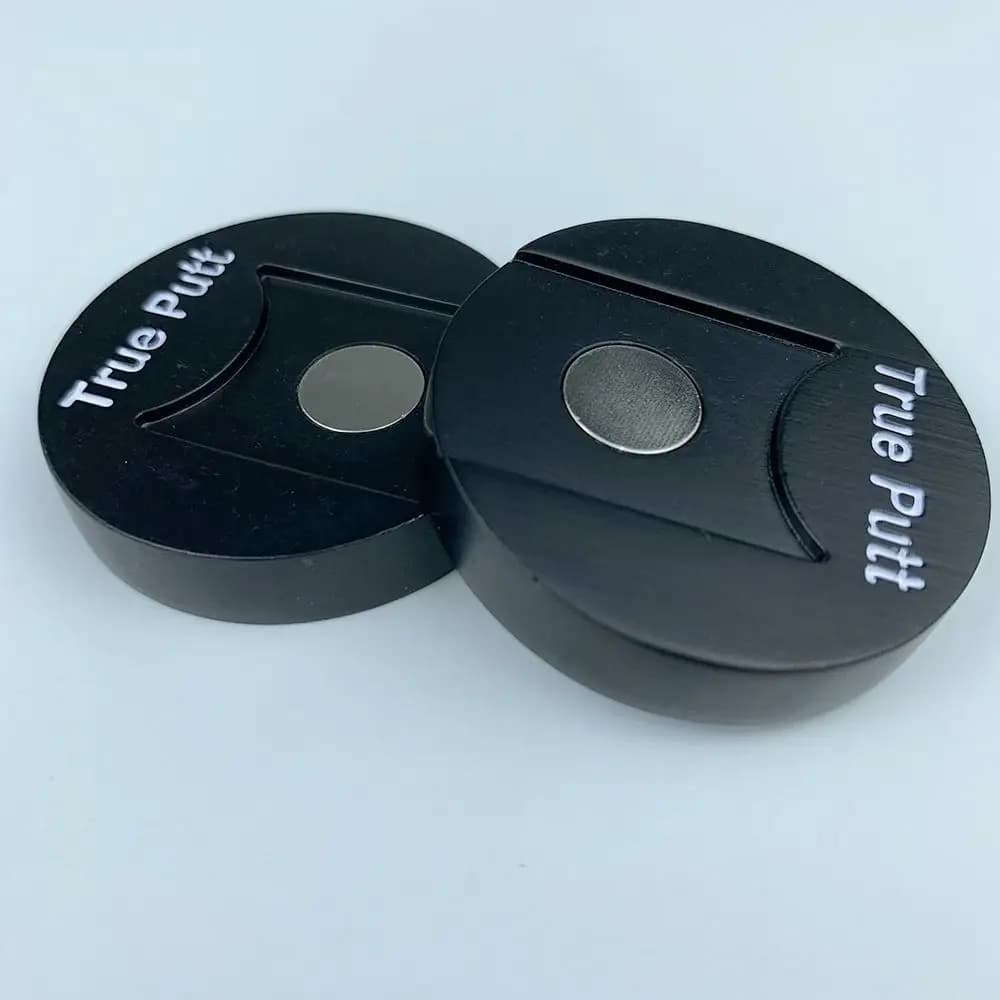 Marcatore per palline da lettura di livello ad alta precisione Lettura di livello Indicatore per clip per cappello da golf staccabile Indicatore per palline da golf magnetico nero