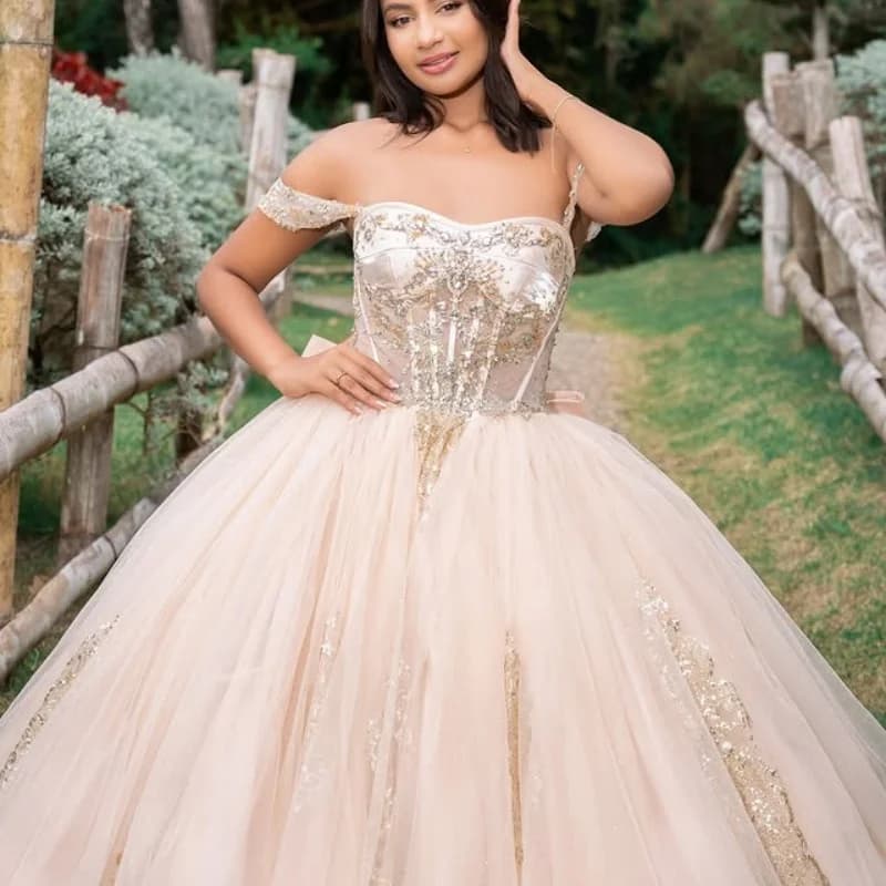 Abito Quinceanera personalizzato avorio con spalle scoperte perline applique con paillettes Fiocco in pizzo abiti da 15 Quinceanera