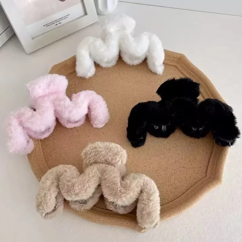 Cute and soft hair clip, a warm hair accessory for winter, perfect for everyday use and girl parties.