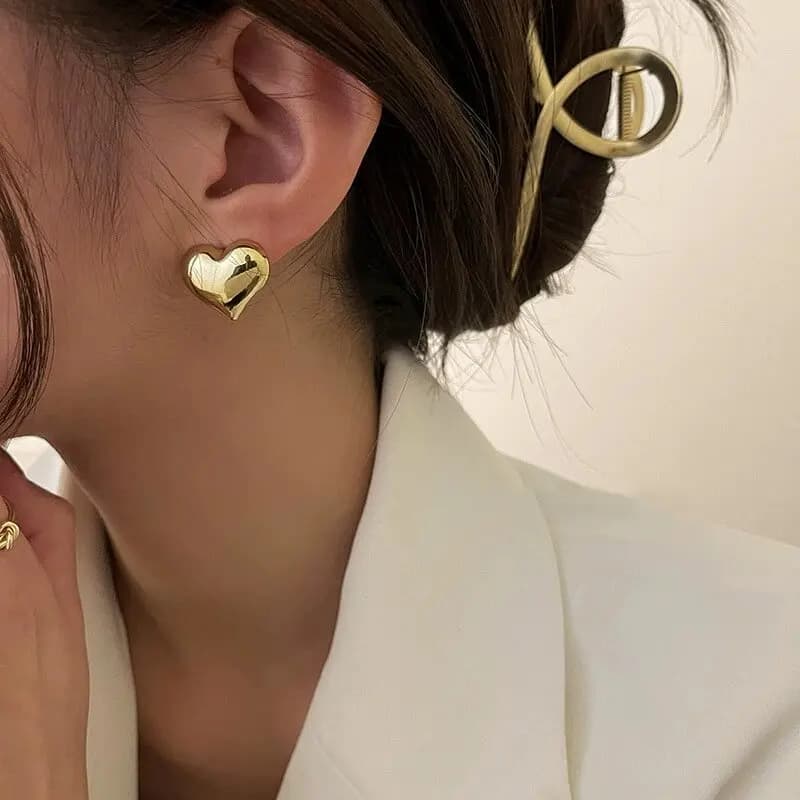 NUOVI Orecchini a Perno a Forma di Cuore Dorati con Superficie Liscia, Gioielli Minimalisti da Donna per Matrimoni e Cerimonie