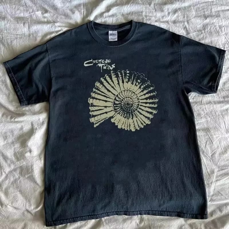 T-shirt nera classica degli anni '90 della band Cocteau Twins, nuovo stile estivo, adatta sia per uomini che per donne