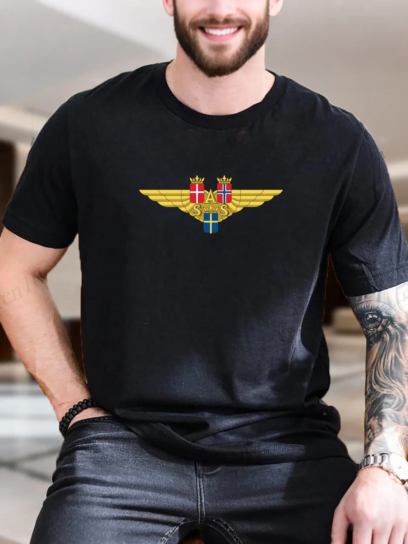T-shirt a maniche corte stampata da uomo di nuova moda di arrivo in cotone premium traspirante morbido ed elegante emblema alato con doppie bandiere Desi