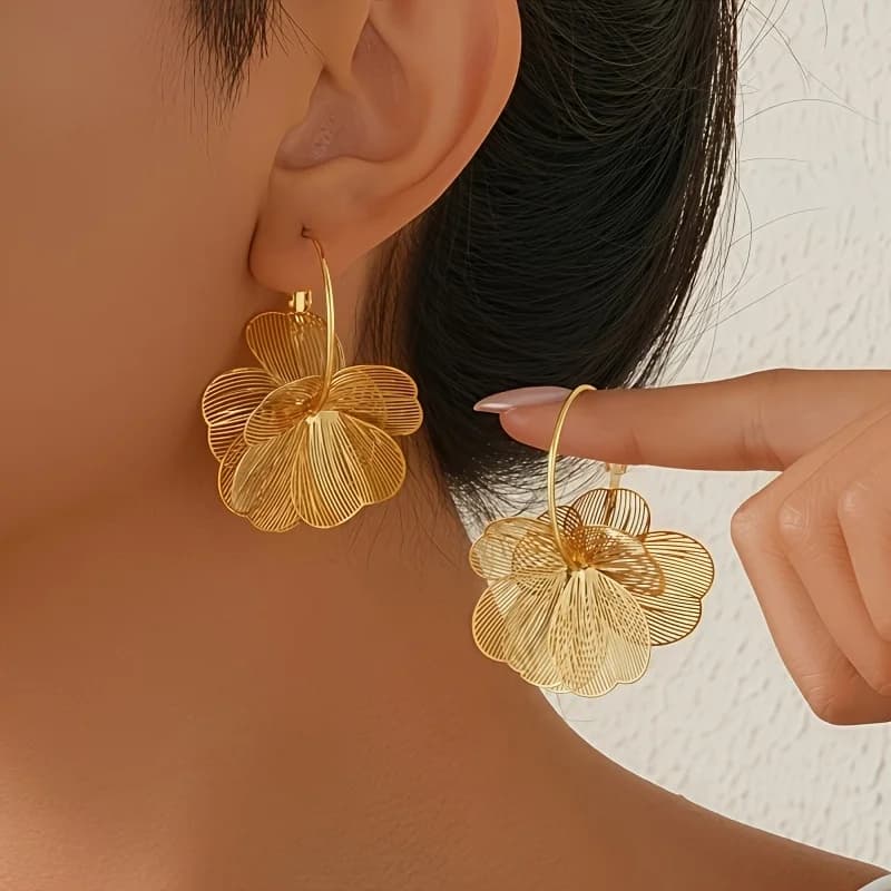 A pair of KC gold double-layer three-dimensional petal earrings with exaggerated design and gold retro elegant style, perfect for women's daily wear or party use