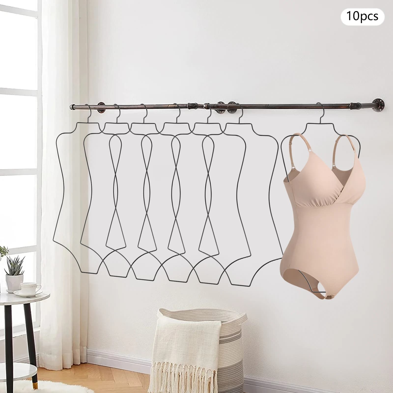 Exhibitors for swimsuits in the shape of an hourglass, 10 body-shaped hangers, hangers for classic black swimsuits to hang, display