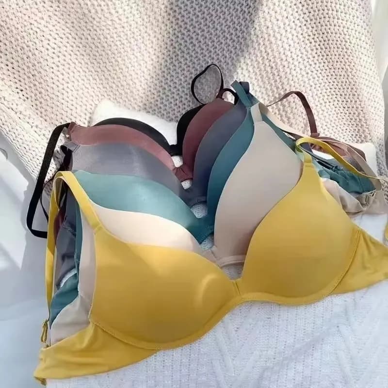Japanese One-piece Smooth Girl Seamless Small Push Up Bra Thin Cup Without Underwire Sleep Bra 3/4 Cup Bralette Top Brassiere